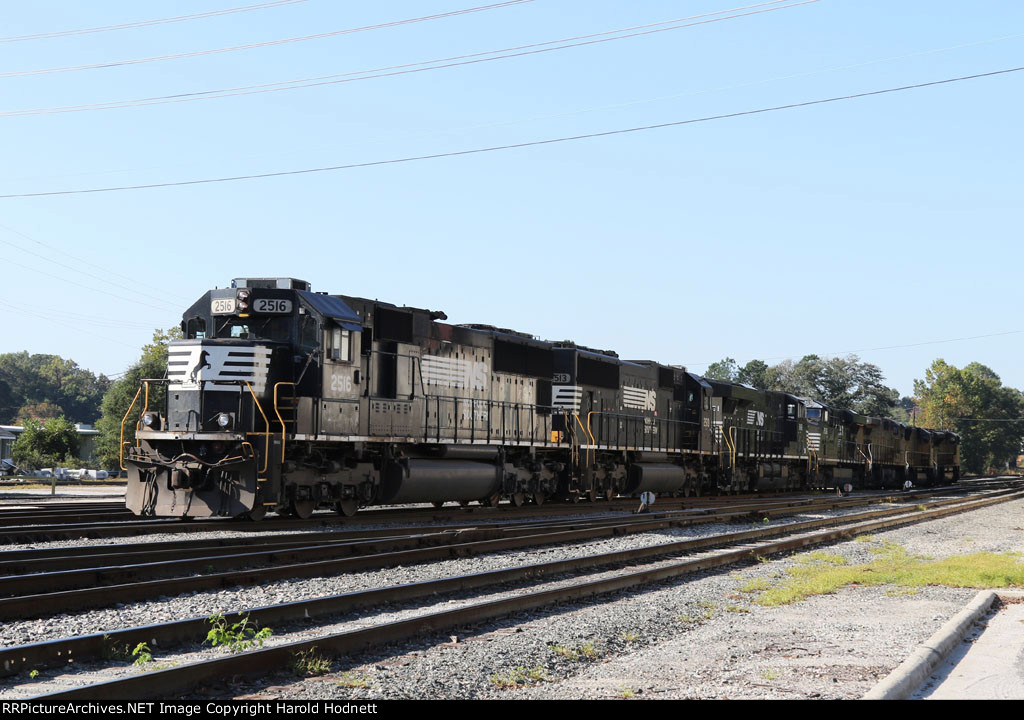 NS 2516 works to add another unit to its consist